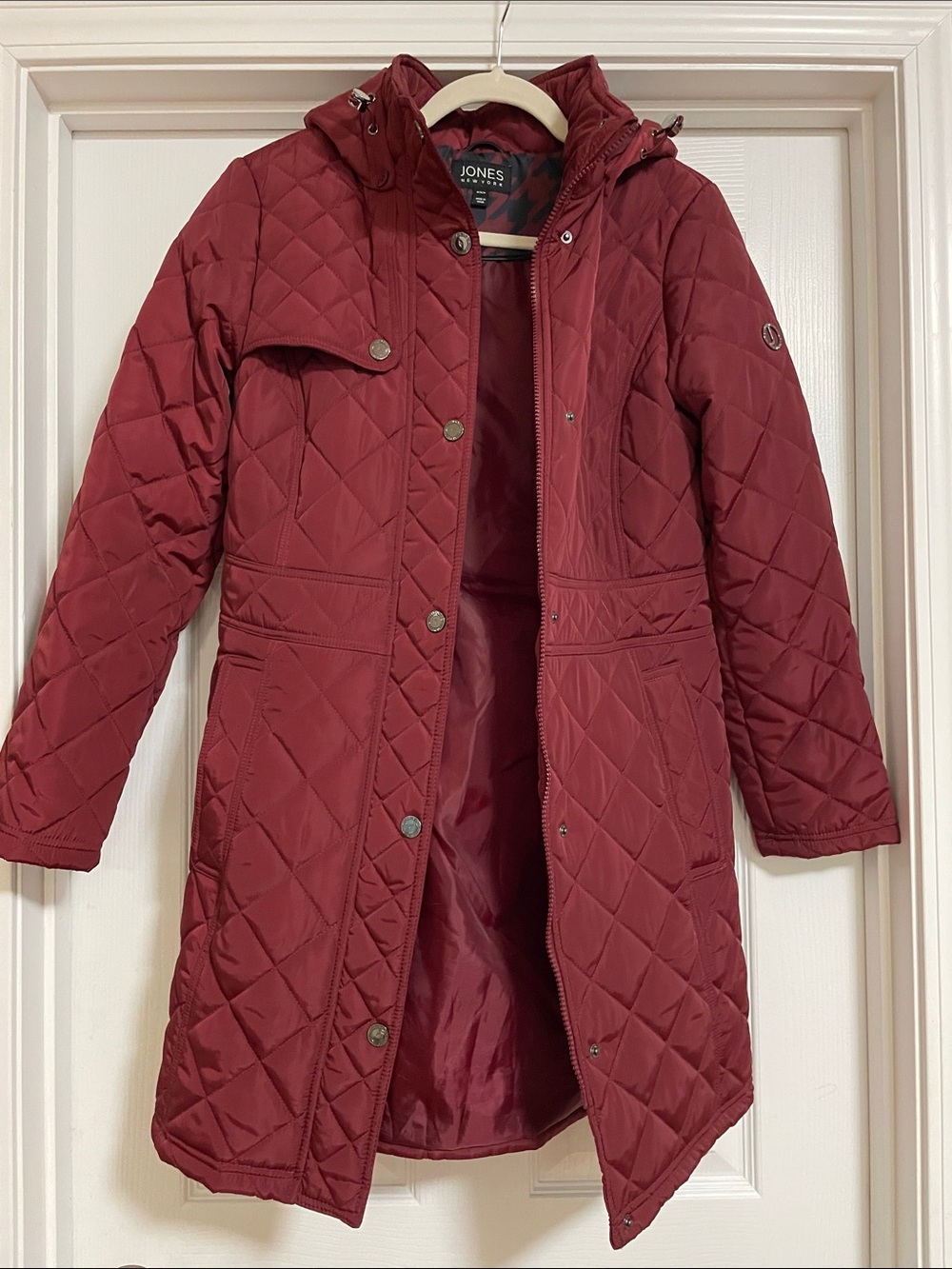 Jones New York Women’s Quilted Burgundy Hooded Puffer Coat